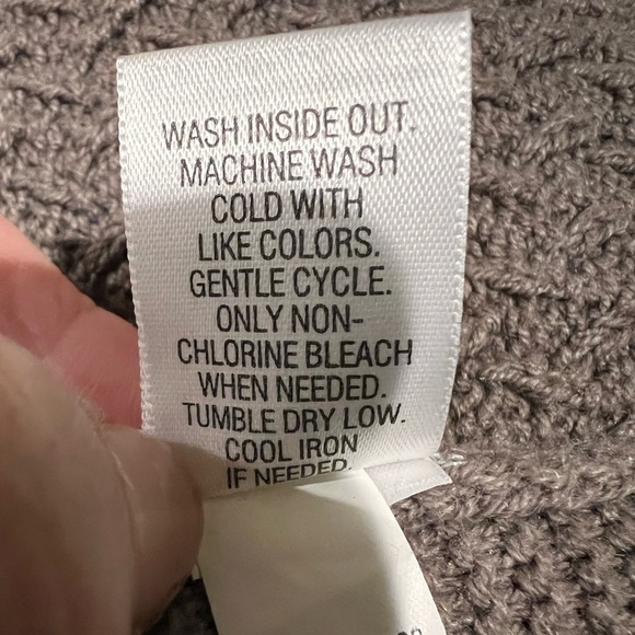 Croft & Barrow Grey Cardigan - Picture 6 of 6